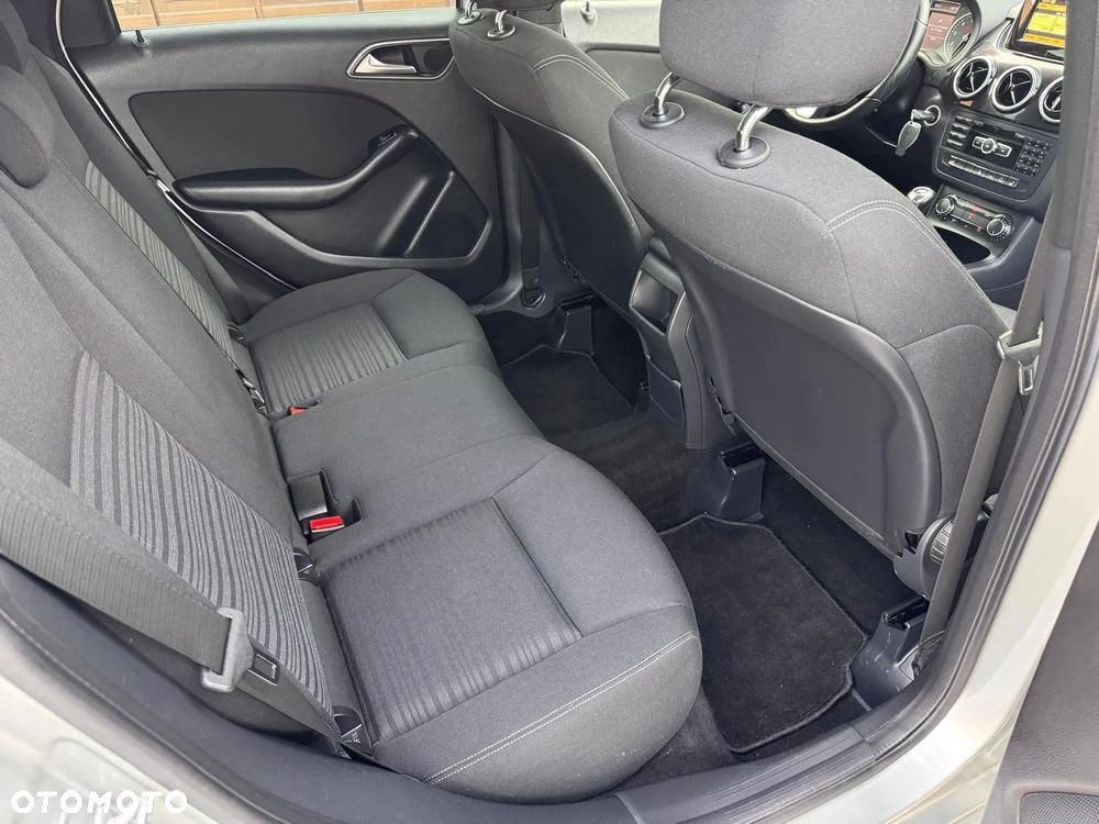 Mercedes-Benz Klasa B 180 (BlueEFFICIENCY) - 35