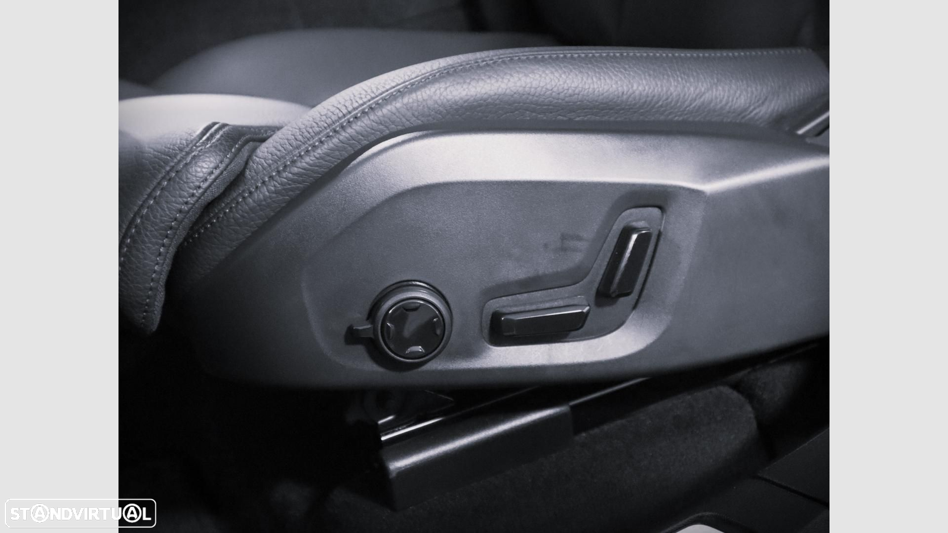 Volvo XC 60 2.0 T8 PHEV Plus Bright AWD - 17