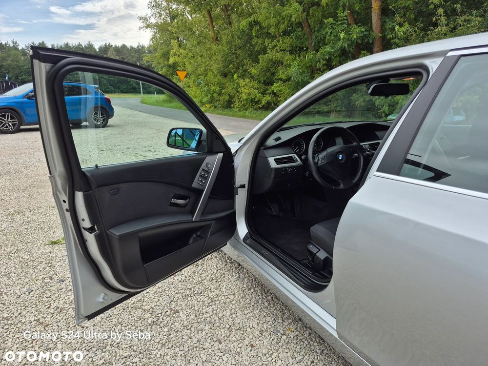 BMW Seria 5 523i - 11