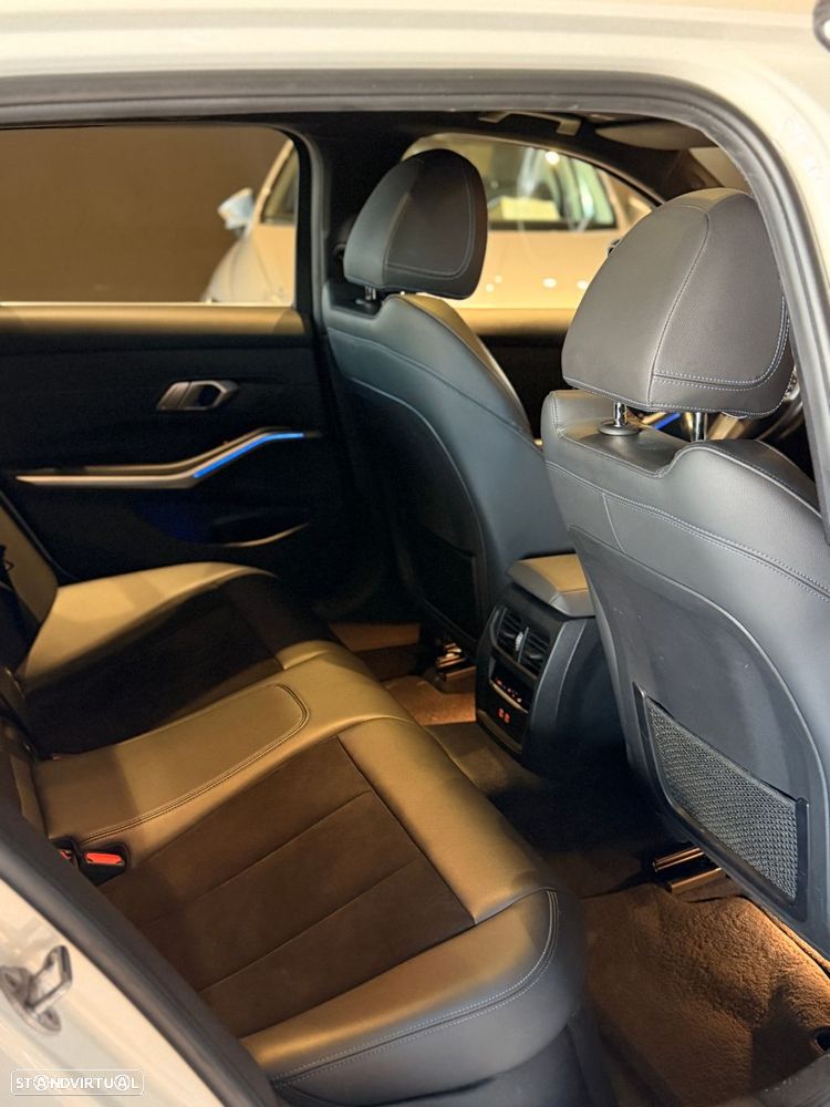 BMW 320 d Touring Pack Desportivo M Auto - 43