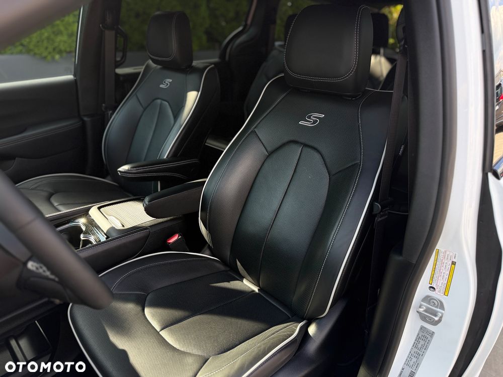 Chrysler Pacifica - 21
