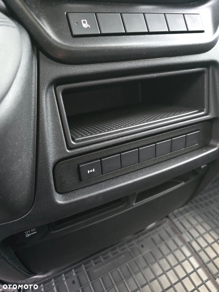 Iveco DAILY DAILY 35C18 / 50C18 HI-MATIC 9PALET 4,50cm Długi 850Kg ŁADOWNOŚĆ SALON PL 39 Tyś km STAN NOWY NOWY NOWY NA GWARANCJI TEMPOMAT FOTEL PNEŁMATYCZNY KLIMATYZACJA AUTOMATYCZNA LEDY BLOKADA MOSTU HAK FABRYCZNY - 5