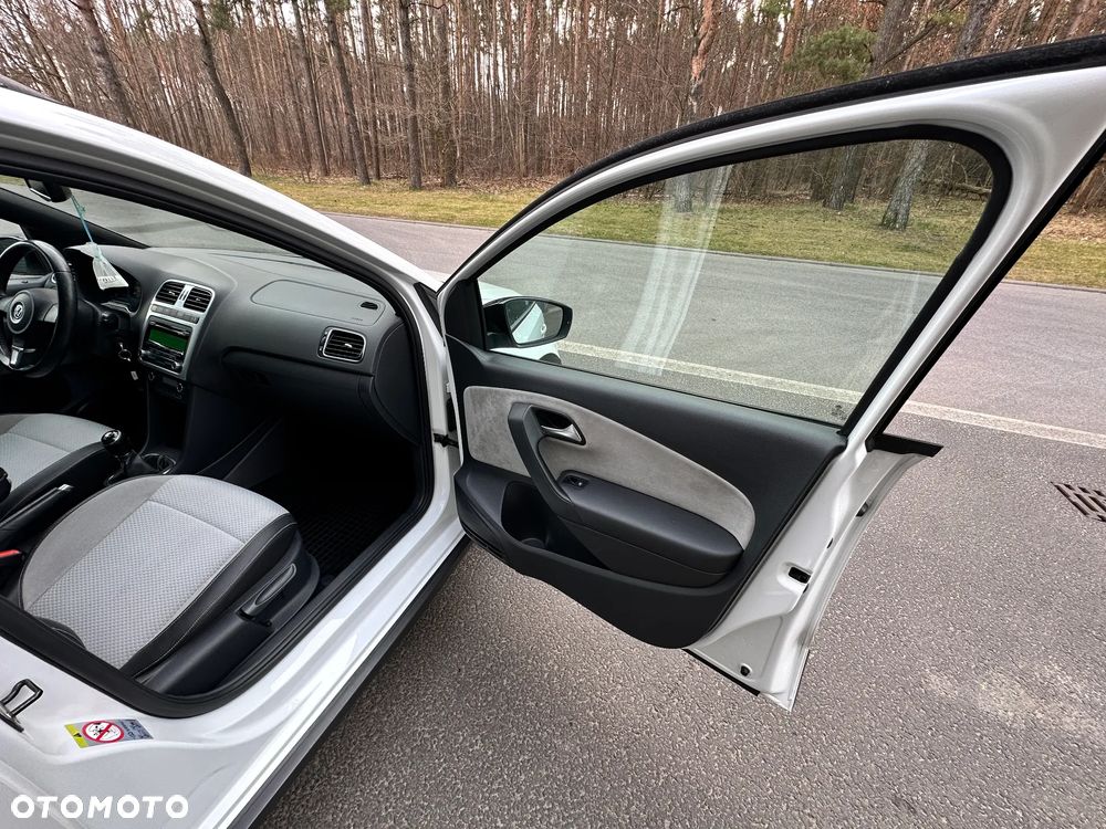 Volkswagen Polo 1.6 TDI Cross Urban White - 30