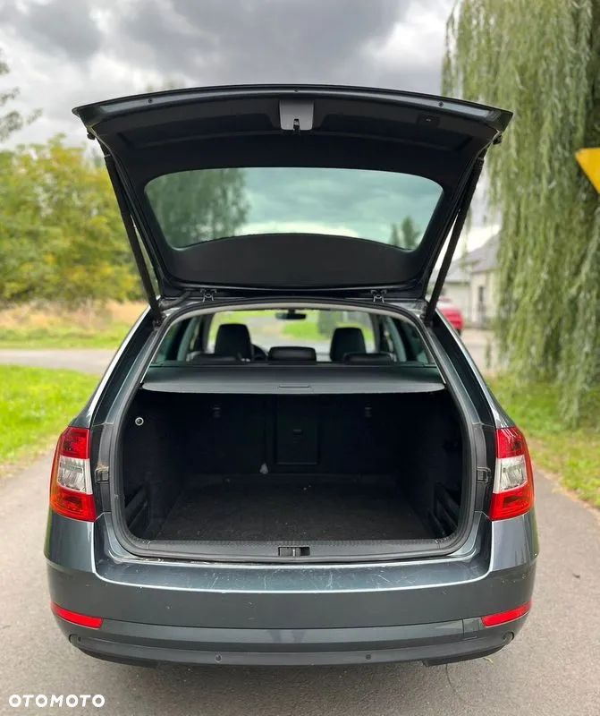 Skoda Octavia ver-2-0-tdi-elegance-dsg - 8
