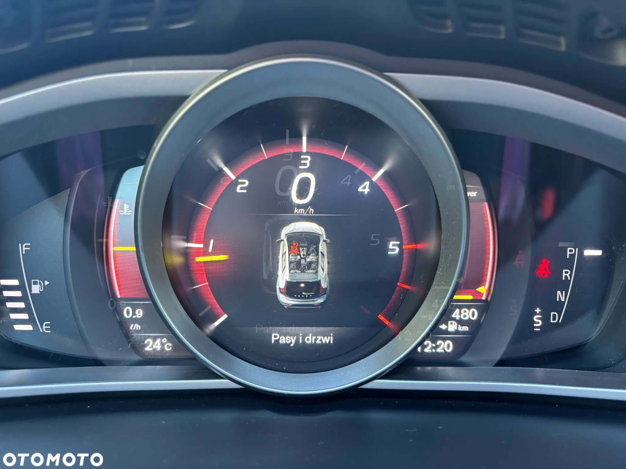 Volvo V40 D3 Drive-E R-Design Momentum - 12