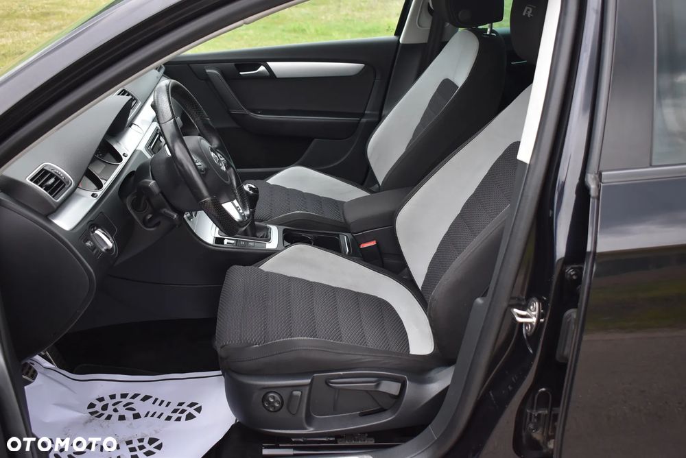 Volkswagen Passat 2.0 TDI BlueMotion Technology R-Line - 22