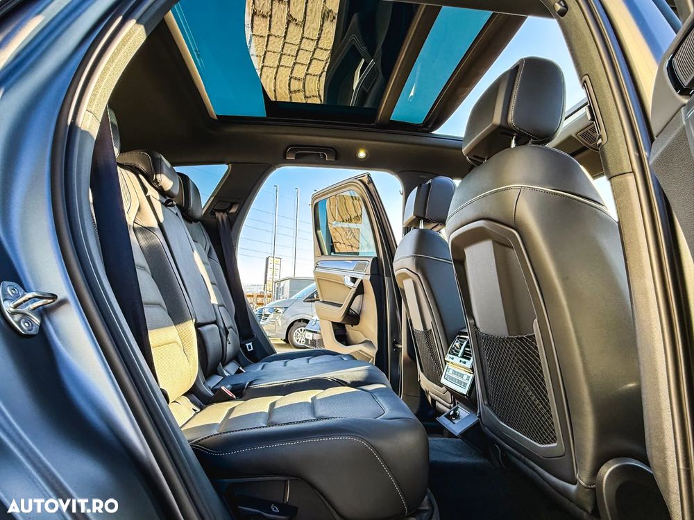 Volkswagen Touareg V6 TDI 4MOTION R-Line - 25