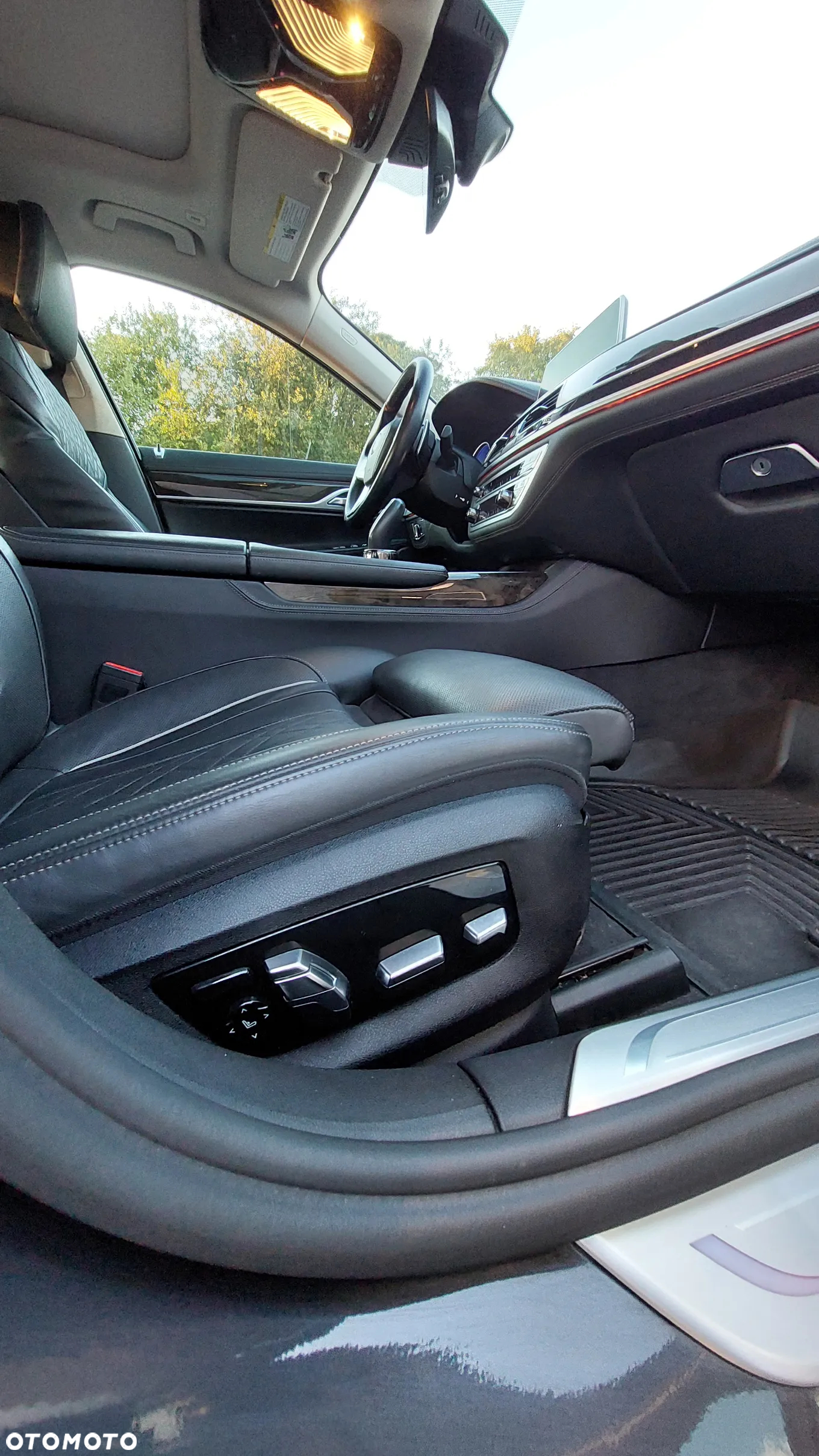 BMW Seria 7 750Li xDrive - 11
