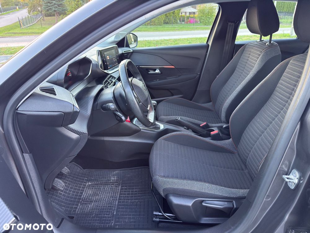 Peugeot 208 - 16
