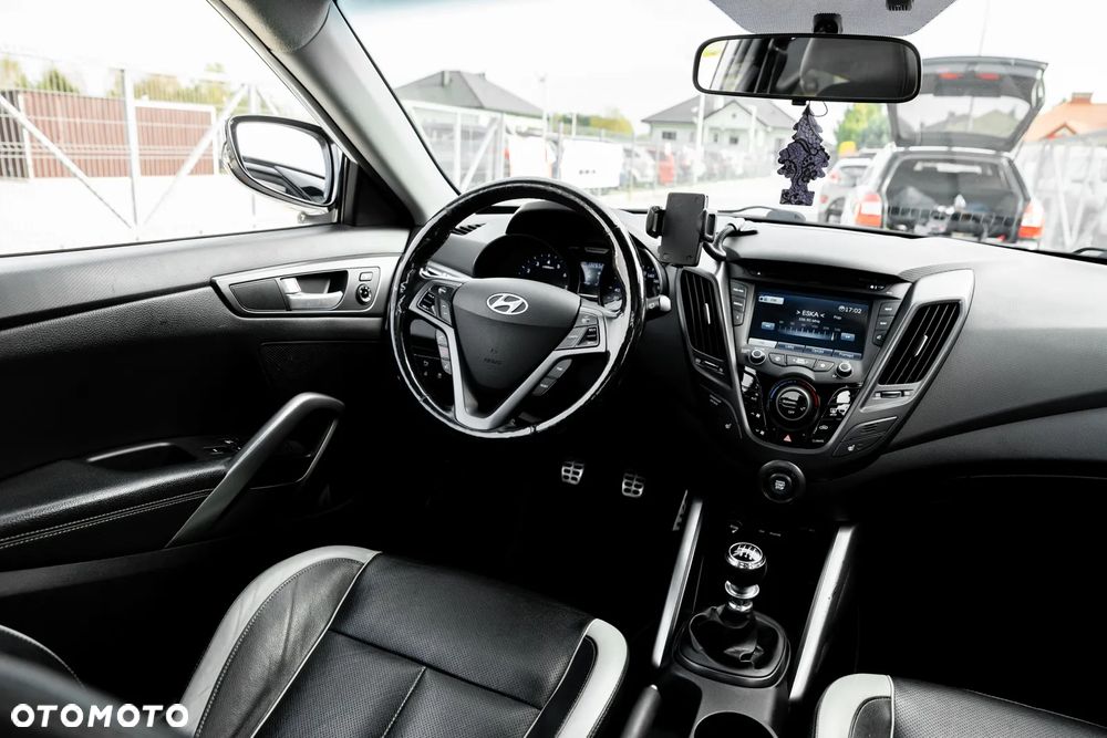 Hyundai Veloster 1.6 Turbo Premium - 27