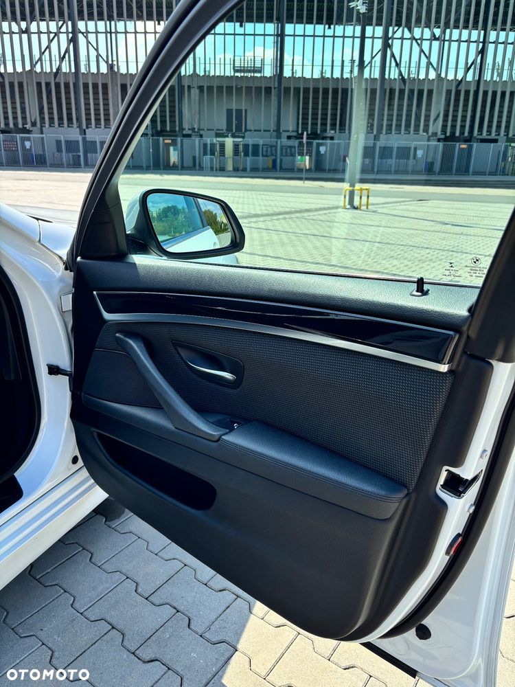 BMW Seria 5 520d xDrive - 28