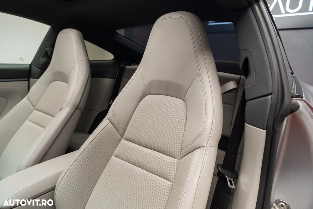 Porsche 911 Carrera 4S - 16