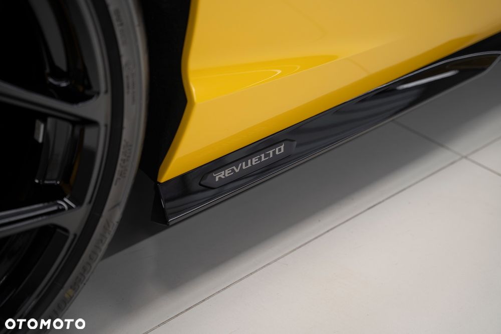 Lamborghini Revuelto - 11