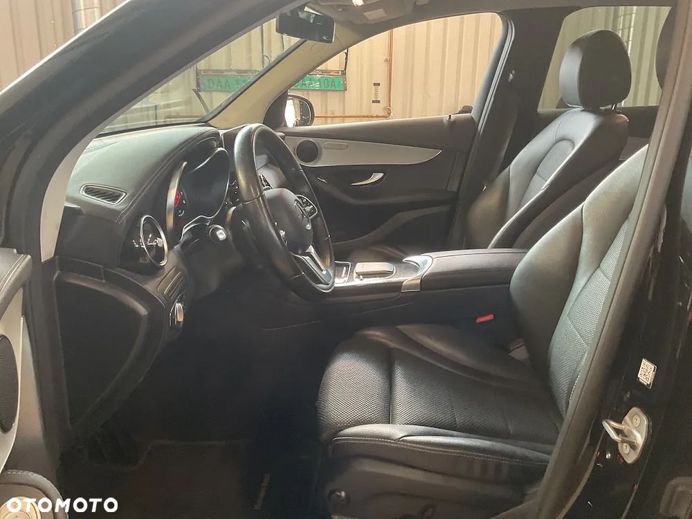 Mercedes-Benz GLC 300 e 4-Matic Avantgarde - 4