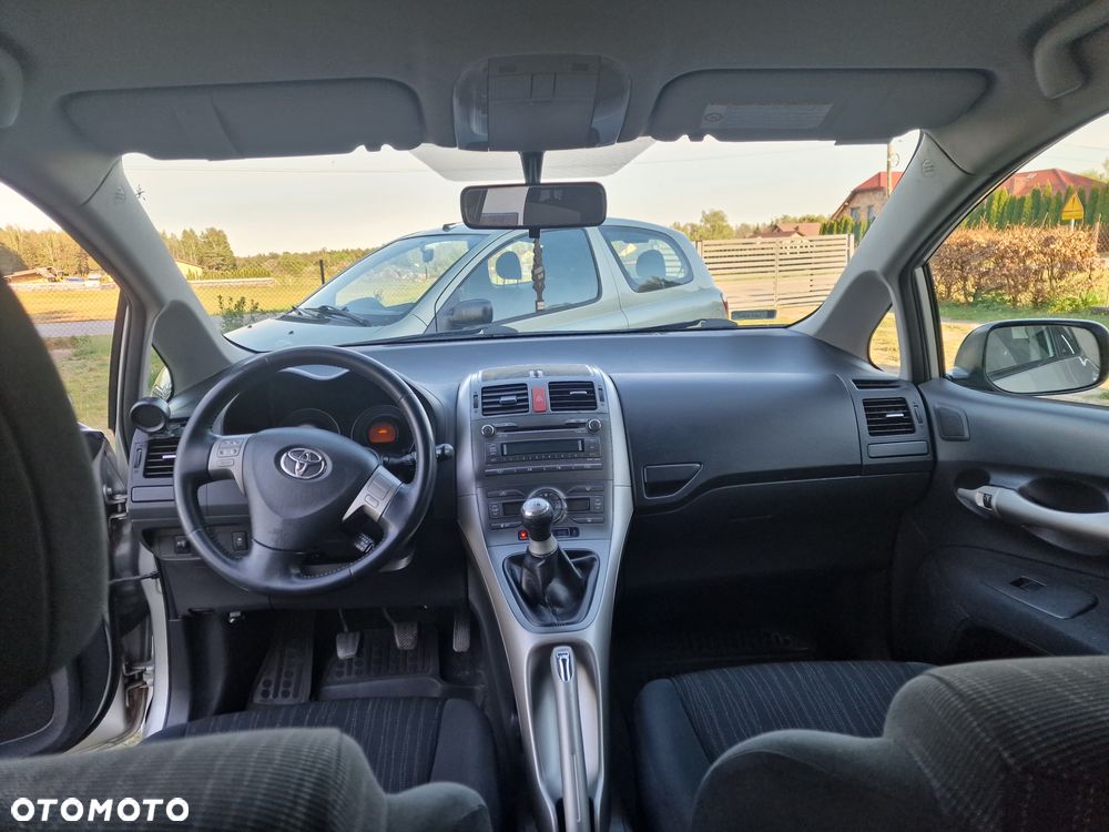 Toyota Auris - 11