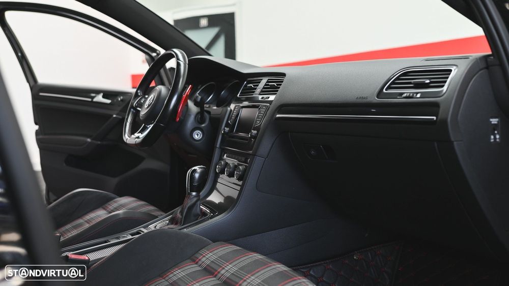 VW Golf 2.0 TSi GTi DSG - 33