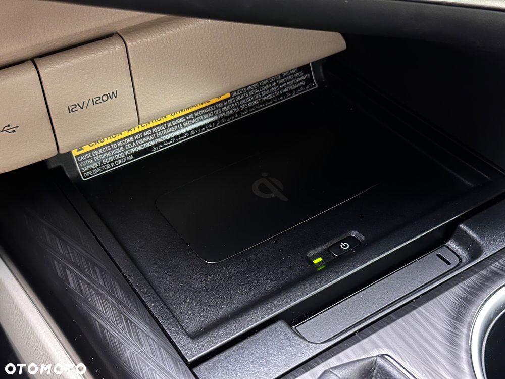 Toyota Camry 2.5 Hybrid Executive CVT - 27