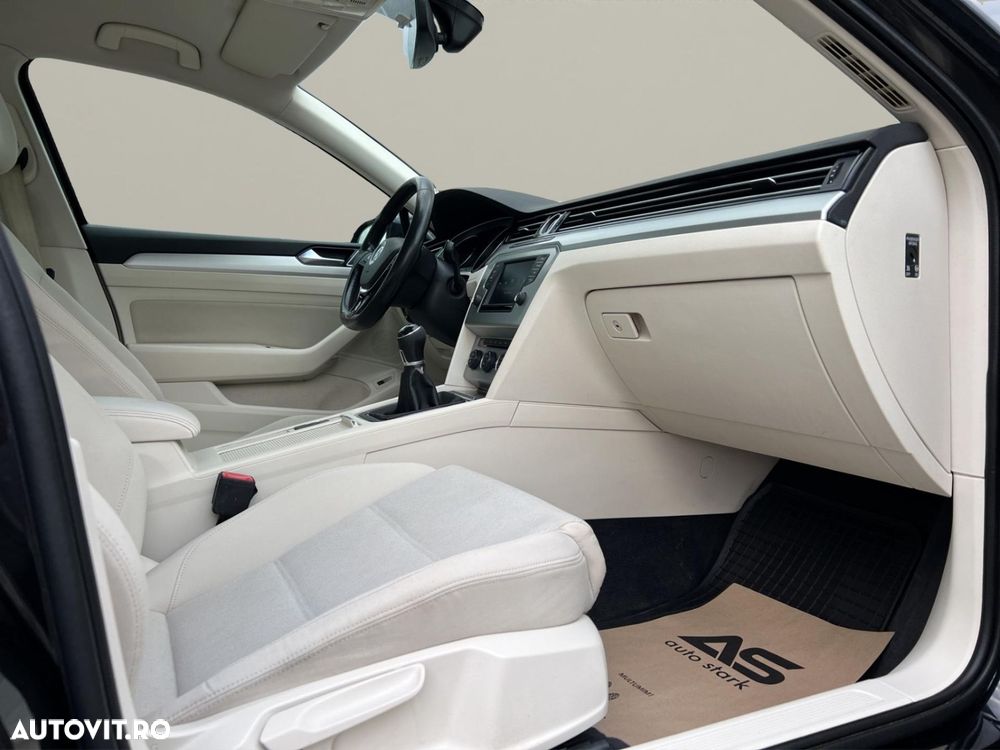 Volkswagen Passat 1.6 TDI Trendline - 20