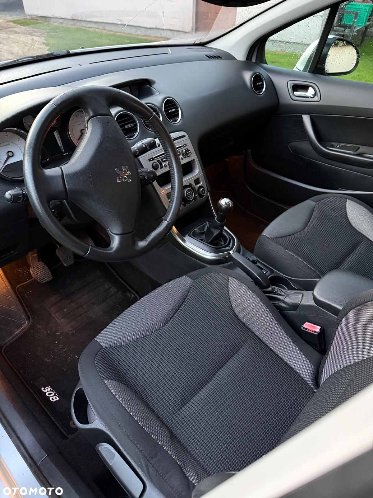 Peugeot 308 1.6 Premium Plus - 6