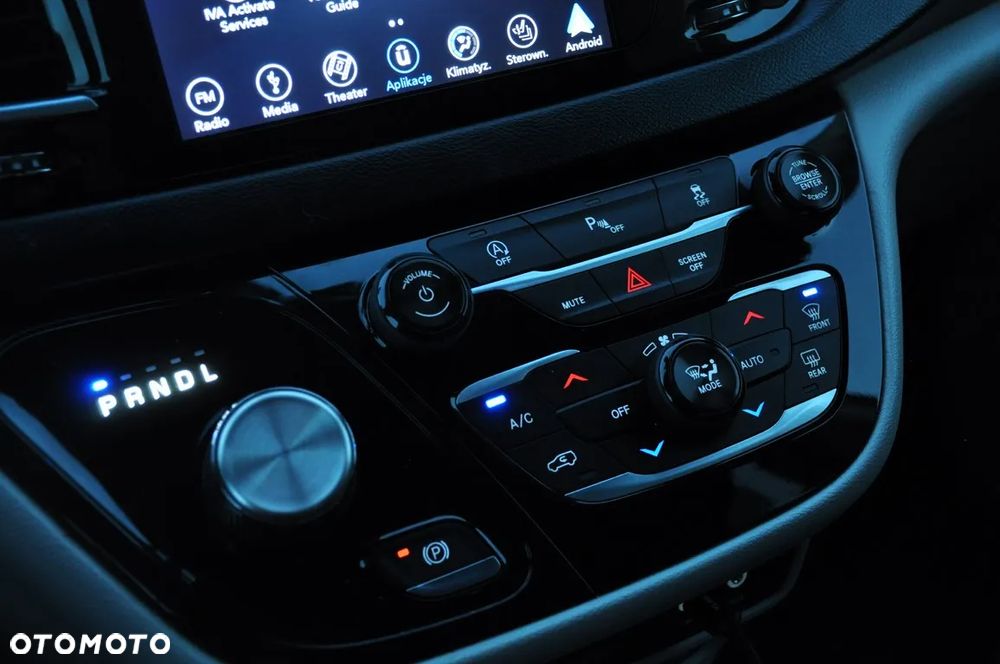 Chrysler Pacifica - 33