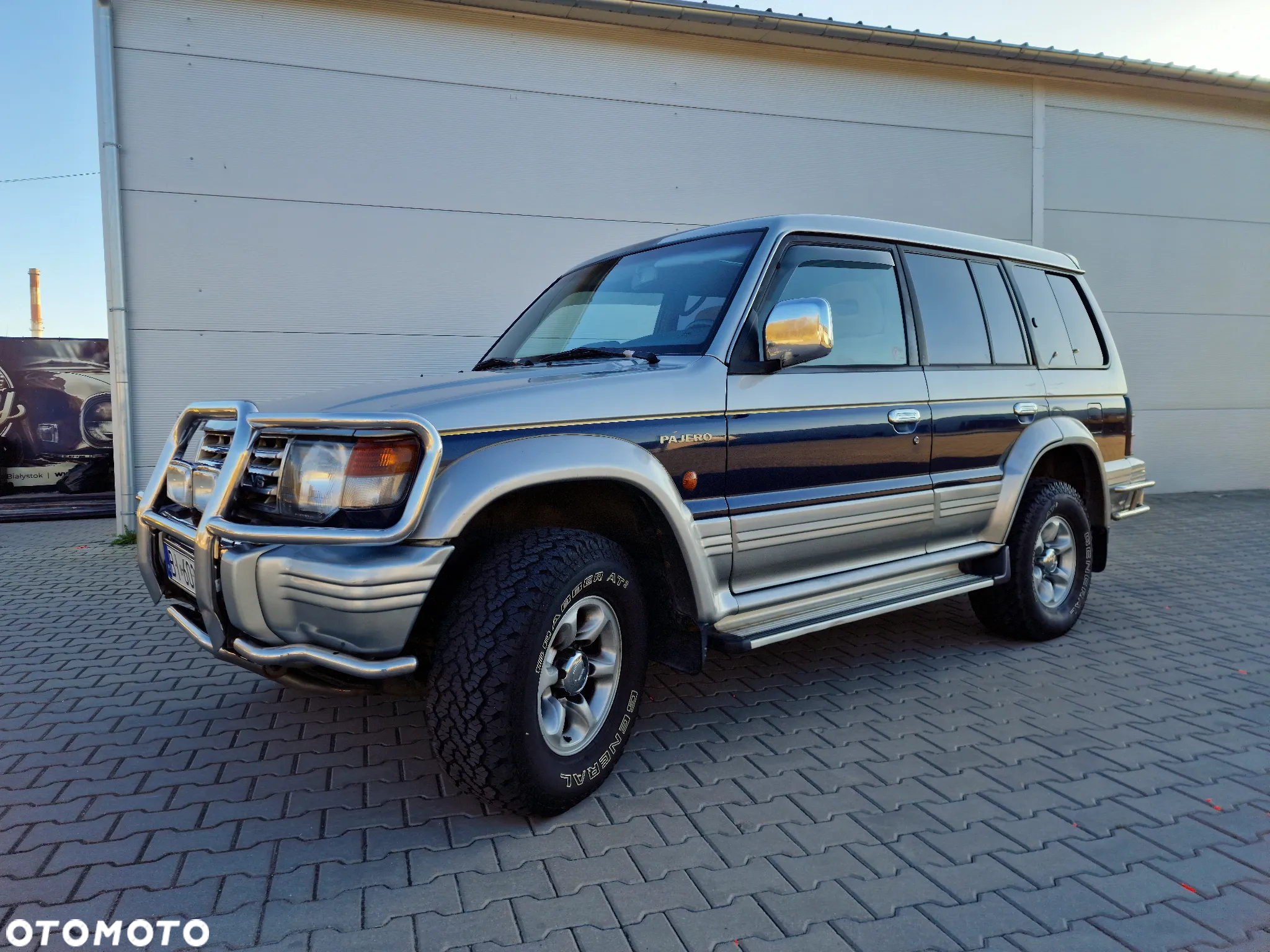 Mitsubishi Pajero - 24