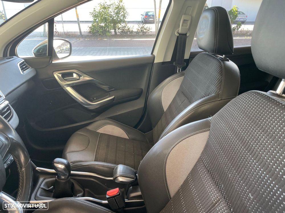 Peugeot 2008 1.2 PureTech Allure - 9