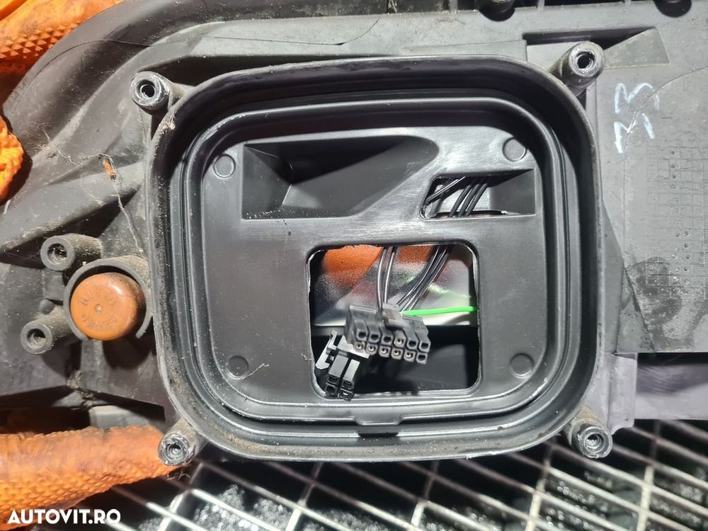 Far Dreapta Jeep Cherokee V 2013 - 2017 SUV 4 Usi (951) Fara xenon - 4