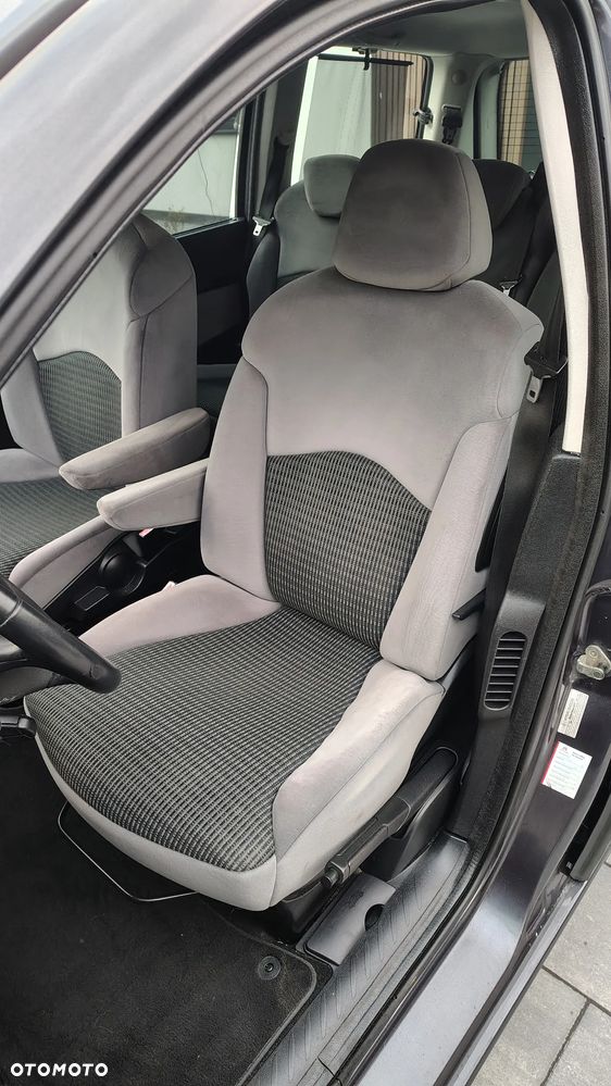 Citroën C8 2.0 16V Confort - 33