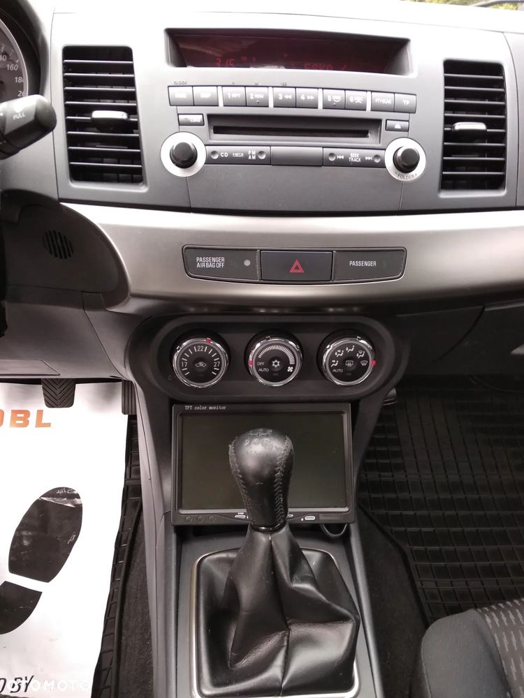 Mitsubishi Lancer 1.6 Invite - 3