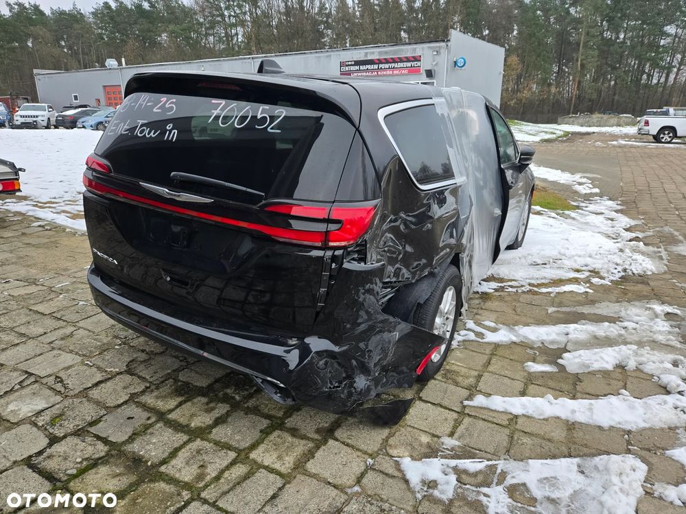 Chrysler Pacifica - 5