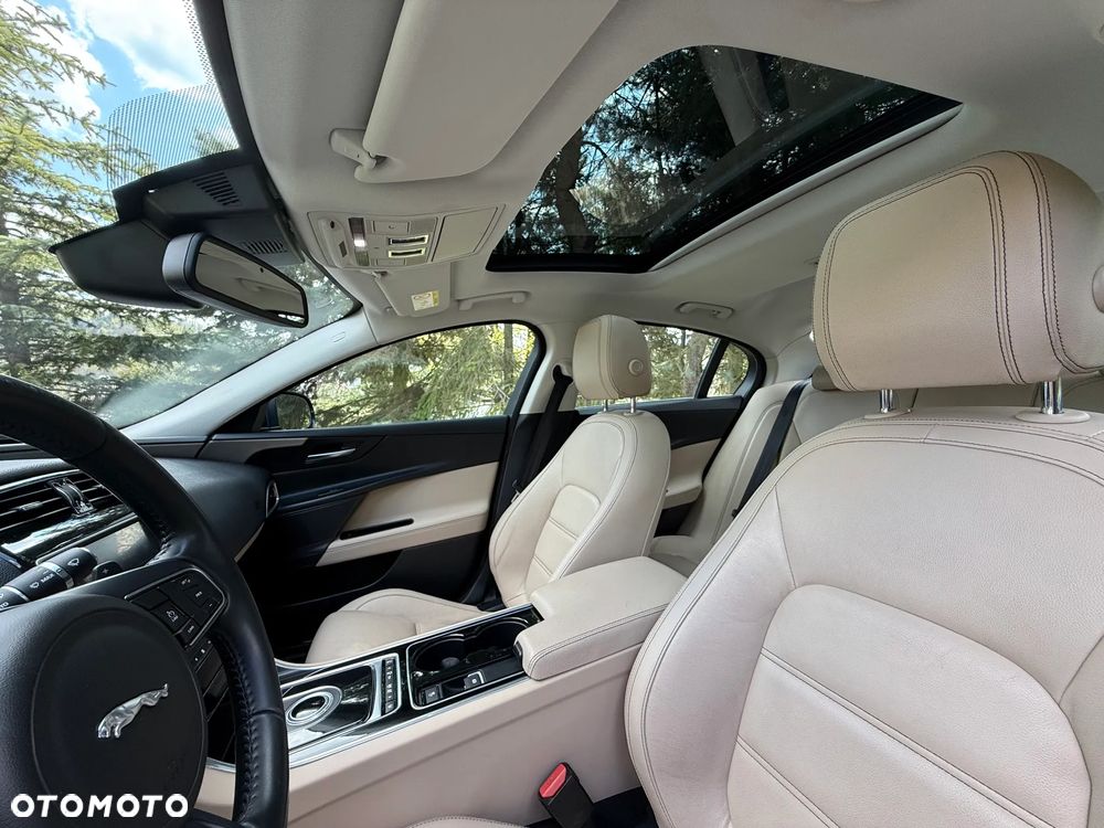 Jaguar XE 20d Prestige - 17