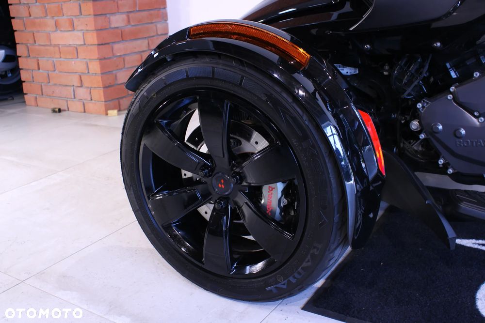 Can-Am Spyder - 22