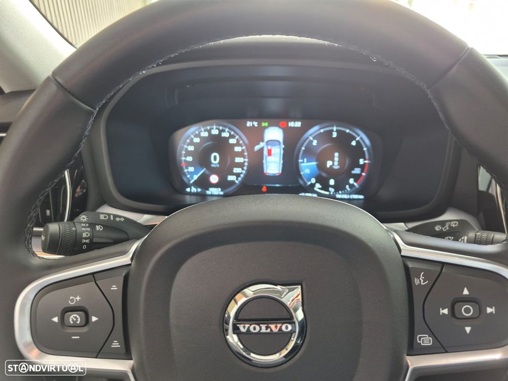 Volvo V60 2.0 B4 Momentum Core Geartronic - 21