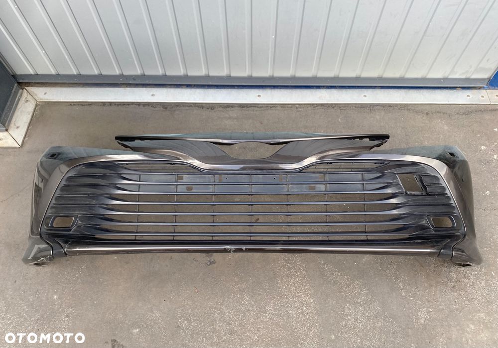 TOYOTA CAMRY 8 VIII ZDERZAK PRZÓD PRZEDNI OTWORY NA PDC i SPRYSKIWACZE 52119-33A50 XV70 XV 70 POSZYCIE ZDERZAKA + KRATKA ŚRODKOWA 53113-33020 Wwa - 9