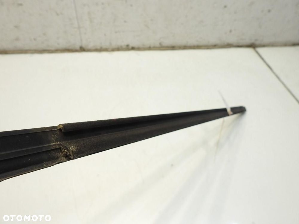 LISTWA ZGARNIAJĄCA DRZWI LEWY PRZÓD OPEL ASTRA J HB 13258852LH - 3