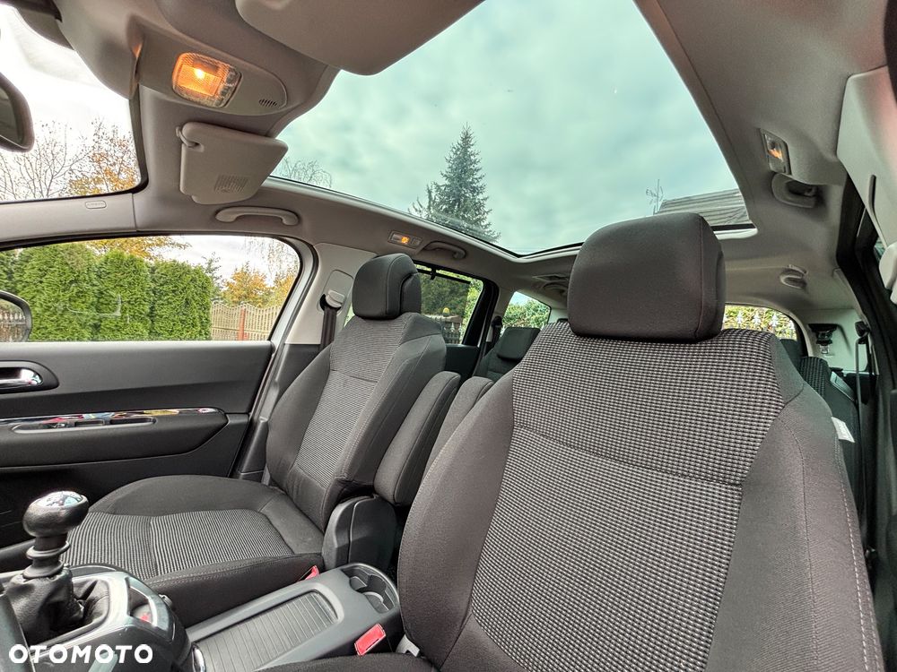 Peugeot 5008 1.6 THP Family 7os - 23