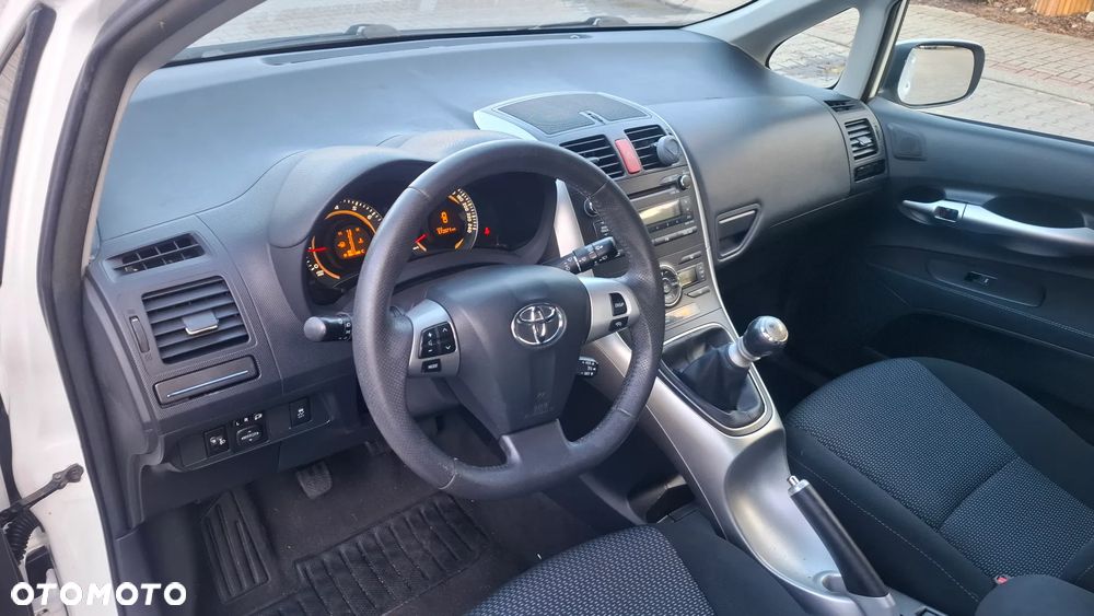 Toyota Auris 1.6 Edition - 12