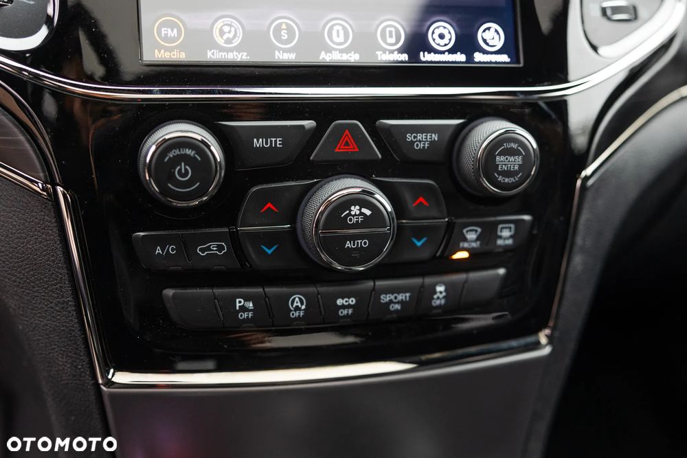 Jeep Grand Cherokee - 27