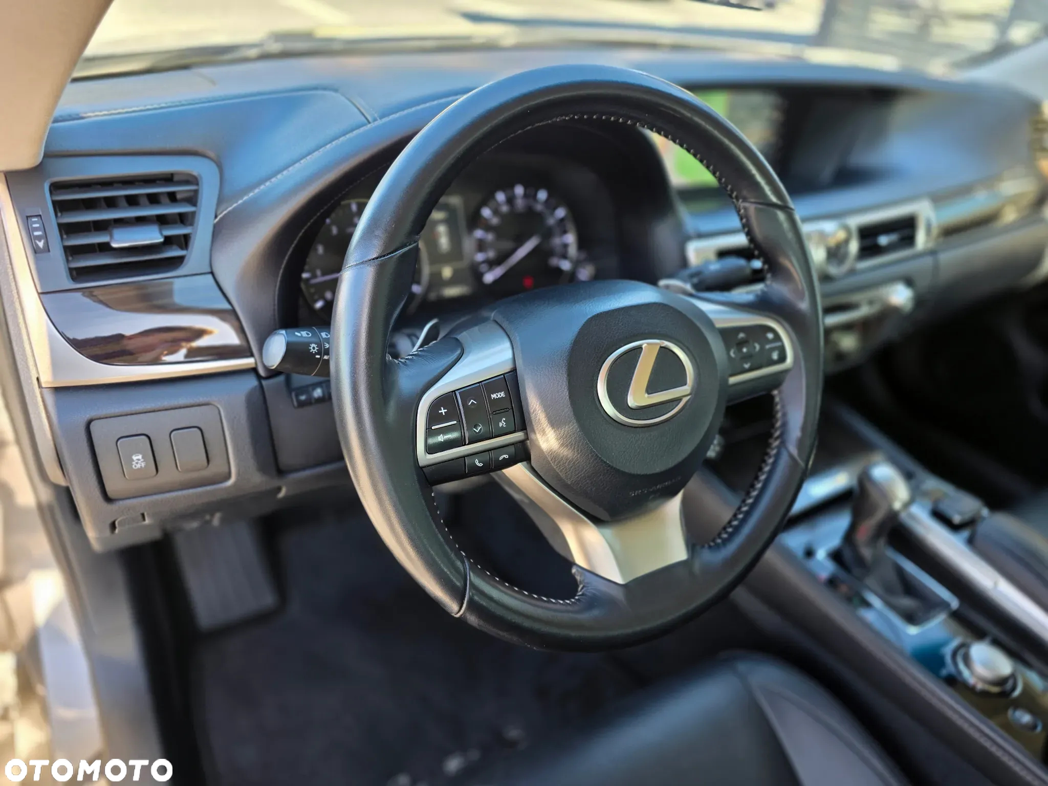 Lexus GS 200t / 300 F Sport - 25