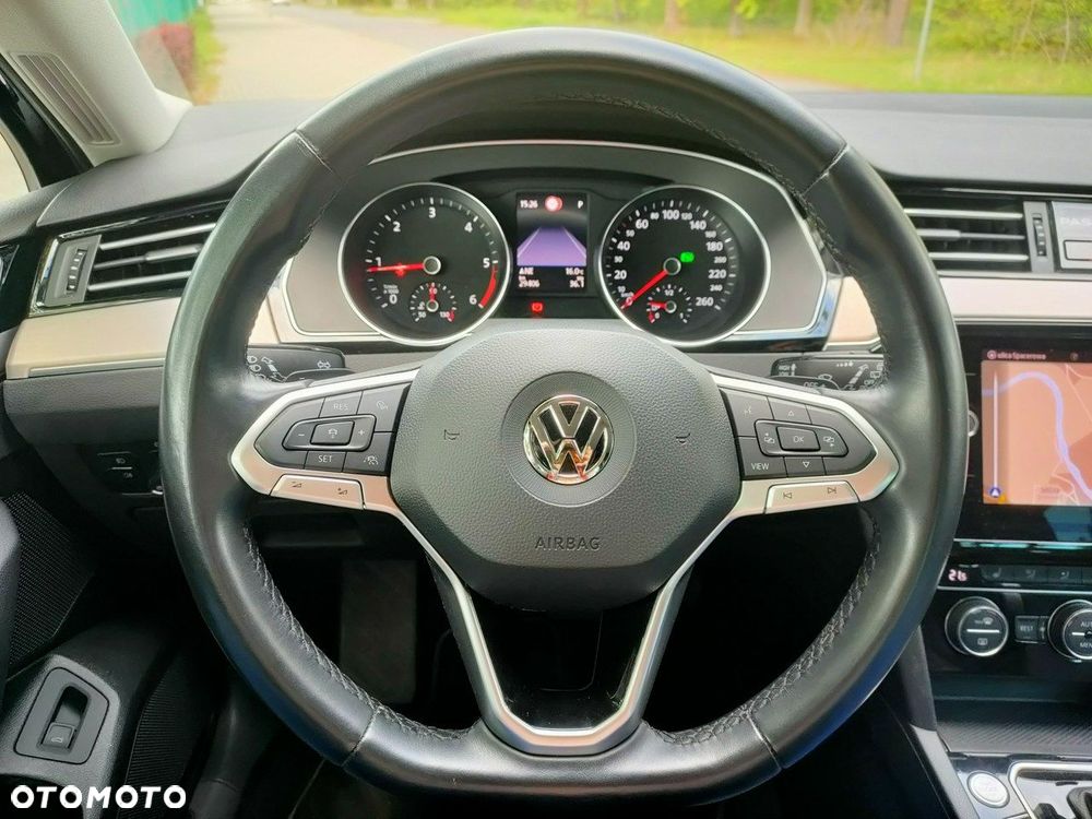 Volkswagen Passat - 25