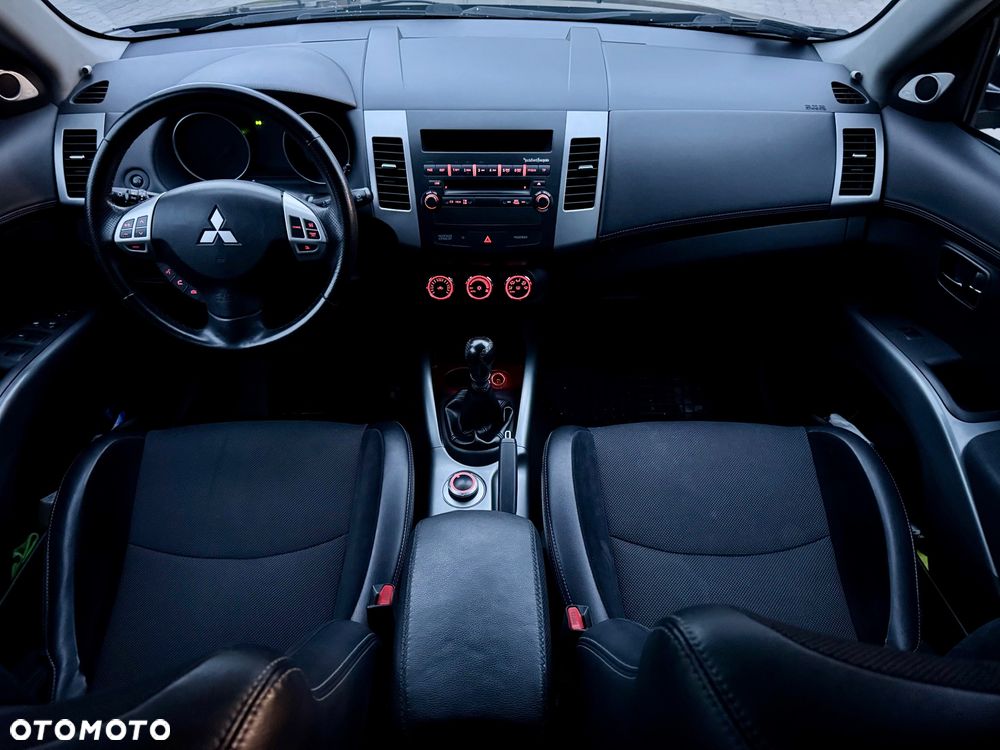 Mitsubishi Outlander 2.0 DID Intense + - 18