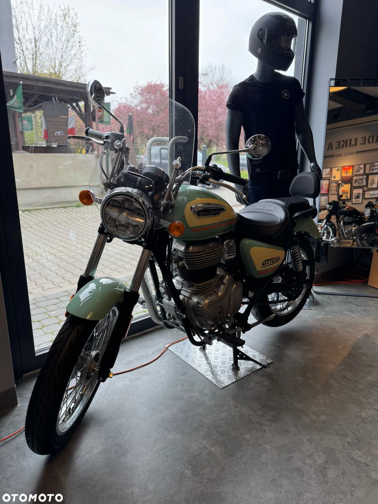 Royal Enfield Meteor - 3