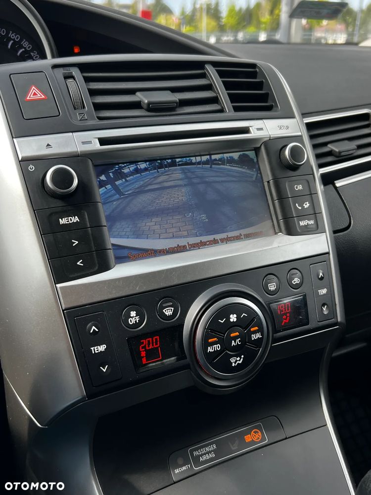 Toyota Verso 2.2 D-CAT Premium 7os - 32