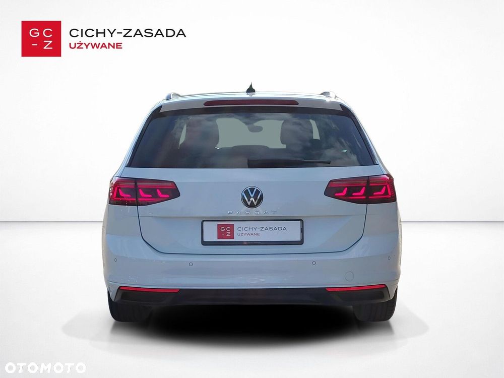Volkswagen Passat - 4