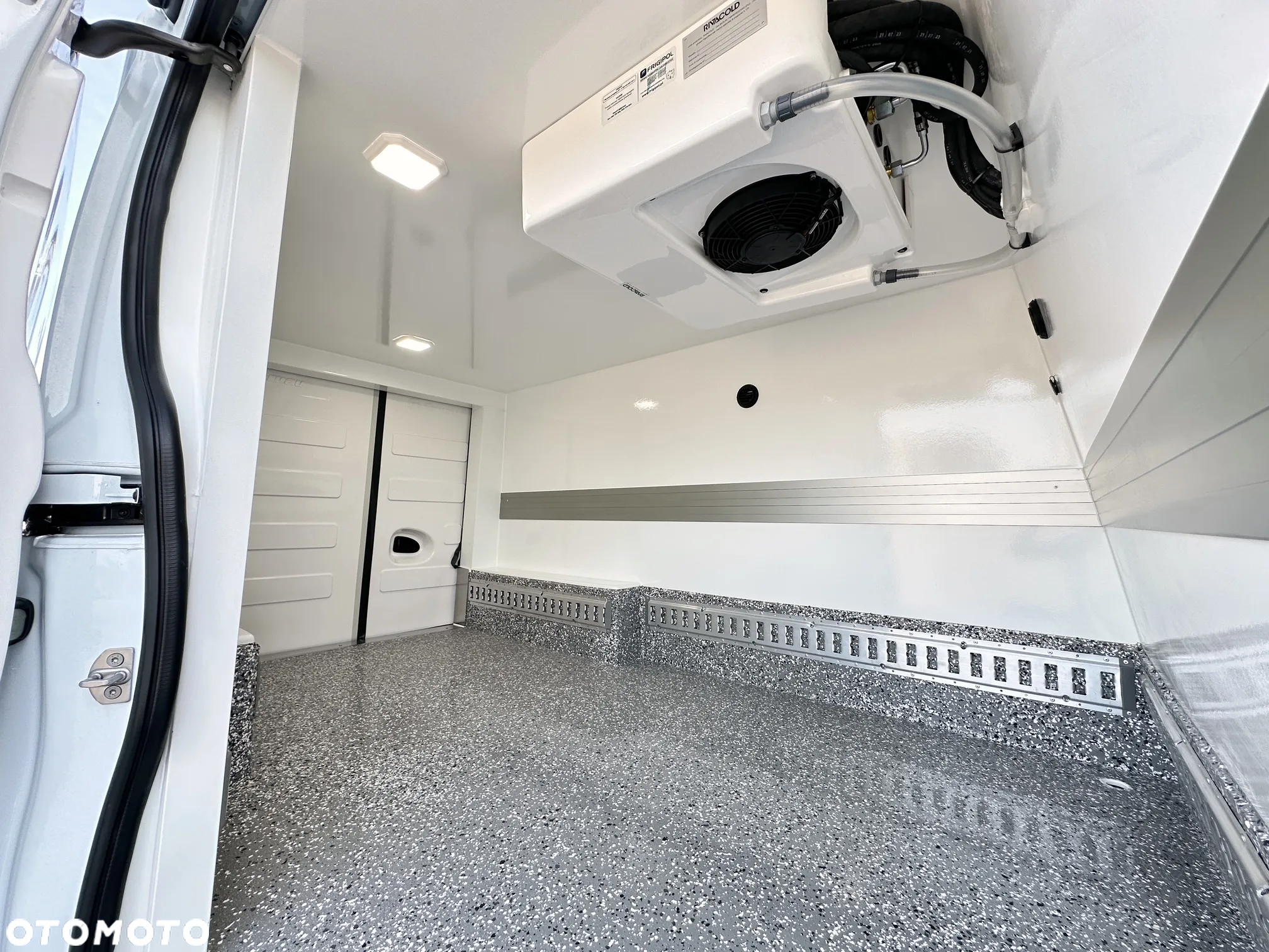 Renault Trafic L2H1 2.0 dCI 150 KM Izoterma Gruau - 20