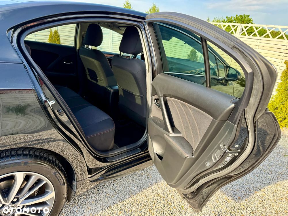 Toyota Avensis 2.0 D-4D Premium - 35