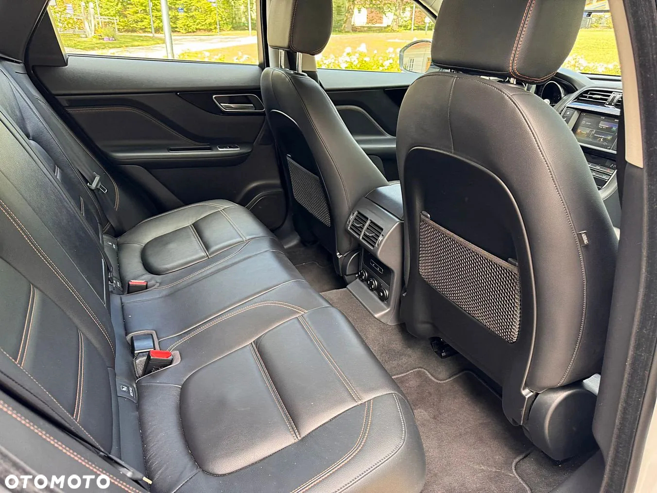 Jaguar F-Pace 2.0 i4D AWD Prestige - 13