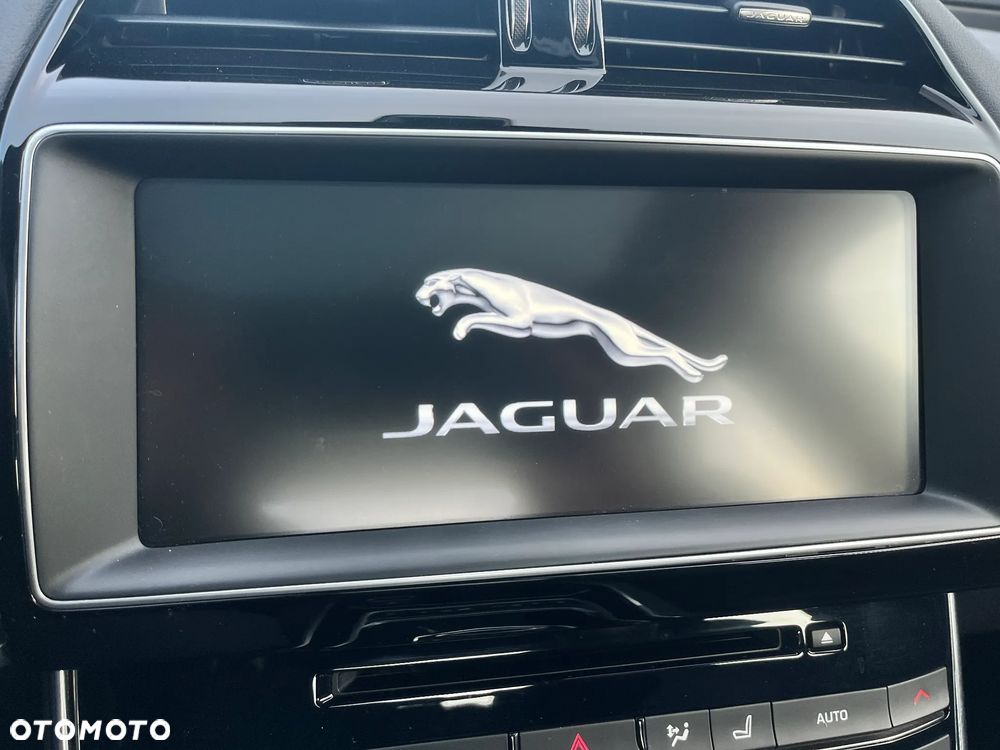 Jaguar XE 2.0 D AWD R-Sport - 27