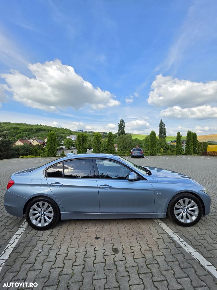 BMW Seria 3 320i - 6