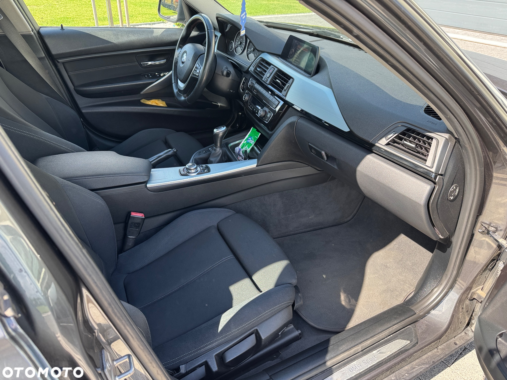 BMW Seria 3 318d Touring Sport Line - 22